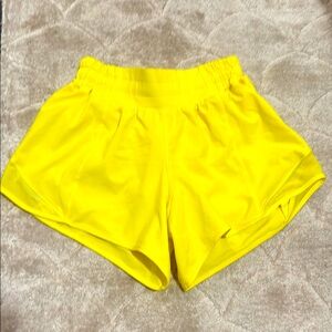 Lululemon Hotty Hot 4” Low Rise Shorts Highlighter Yellow Size 2